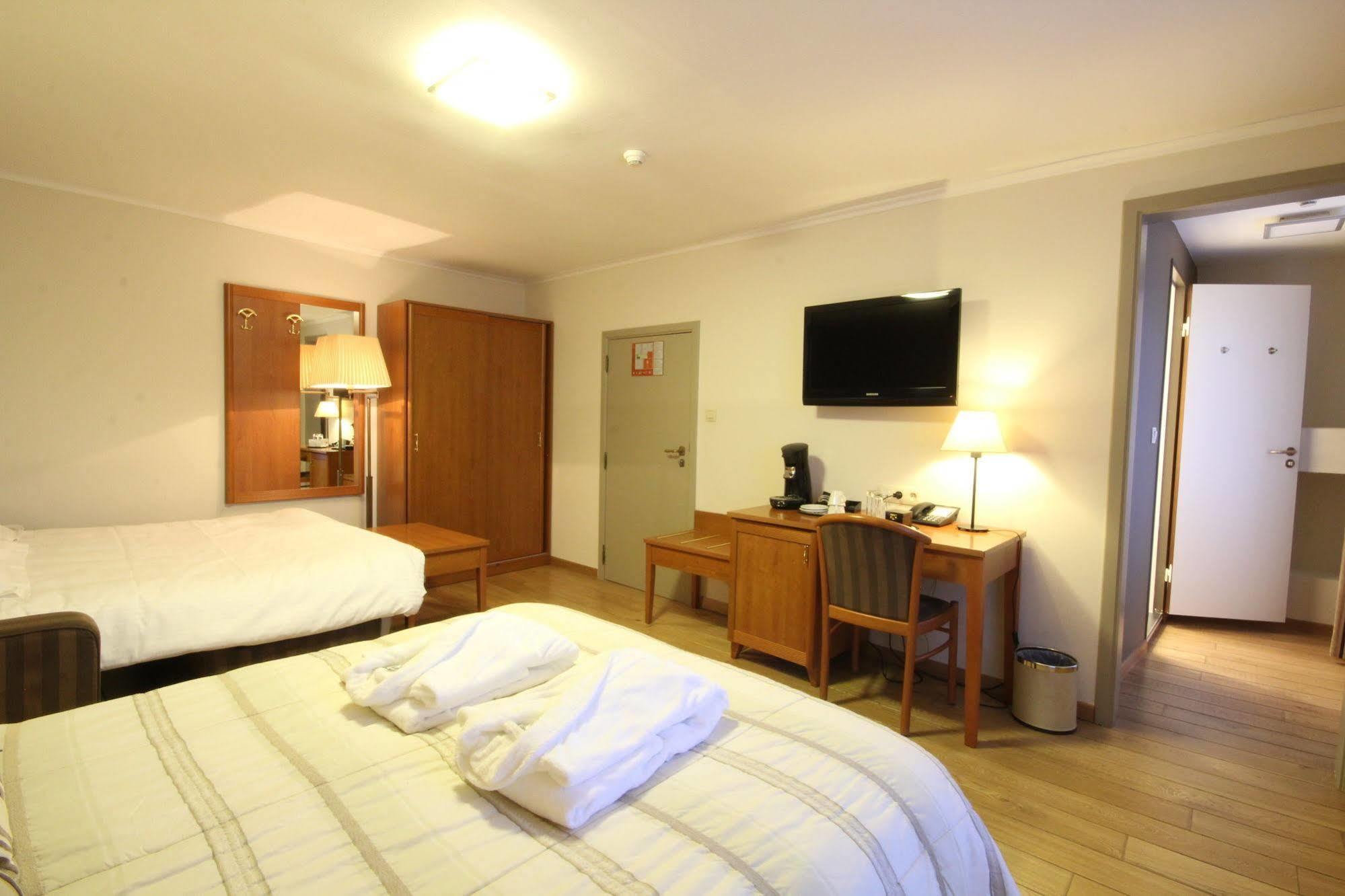 Hotel Le Fournil 르뒤 외부 사진